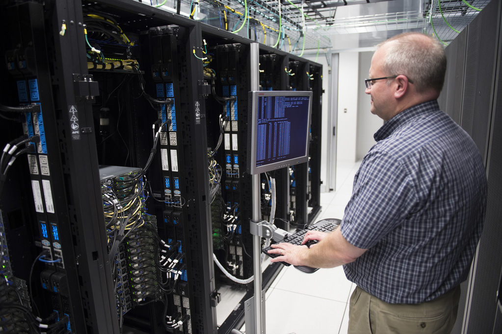 faculty at maneframe computer